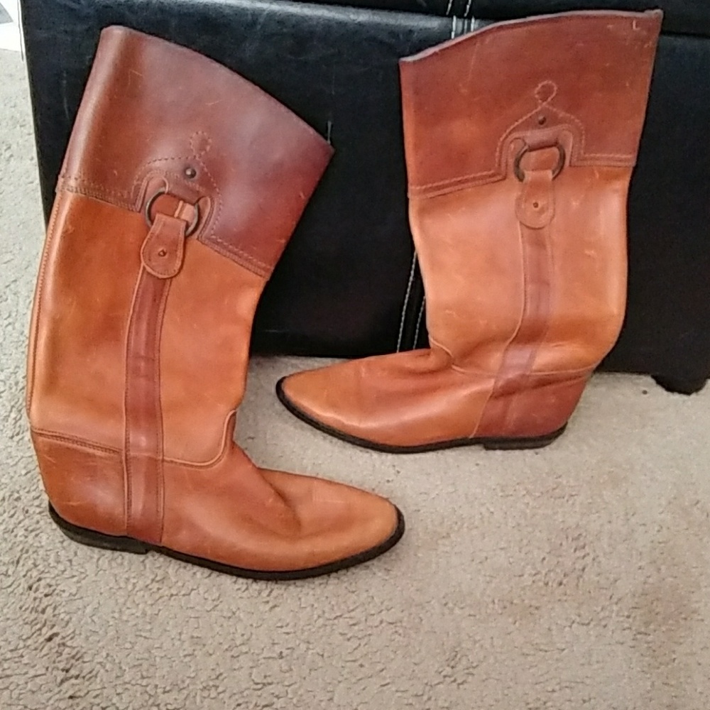 Etienne Aigner Rustics boots. Sze 7